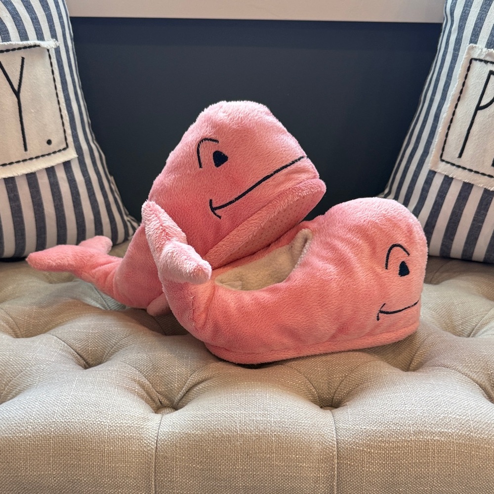 Vineyard Vines Pink Whale Kids Slippers